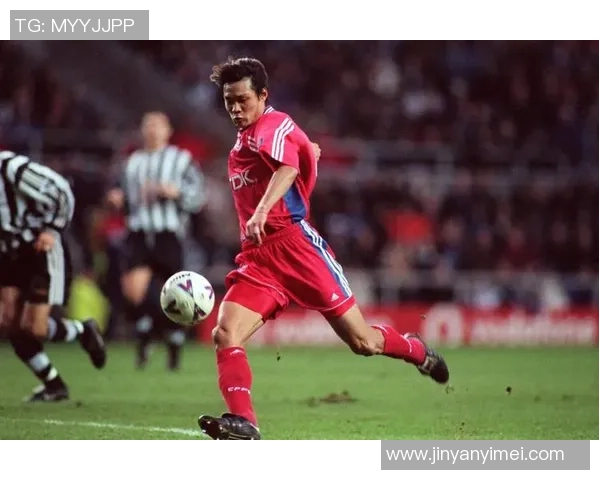 中筒袜足球明星的时尚魅力与运动表现完美结合的背后故事 中筒袜足球明星的时尚魅力与运动表现完美结合的背后故事