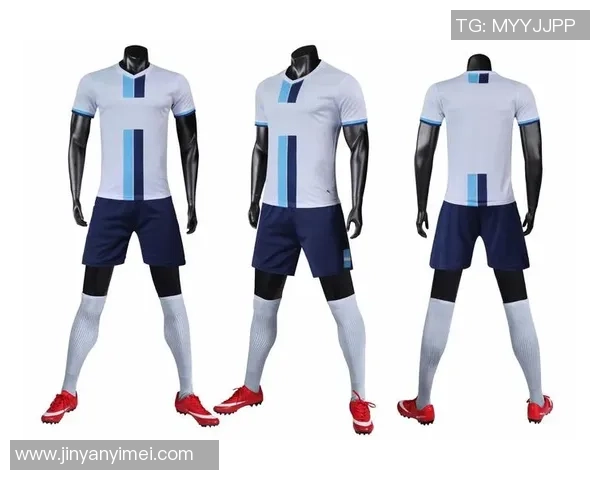 五位足球明星的经典制服造型展示与风格解析 五位足球明星的经典制服造型展示与风格解析