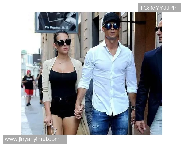 足球明星华丽走红毯瞬间回顾展现风采与魅力的精彩合集