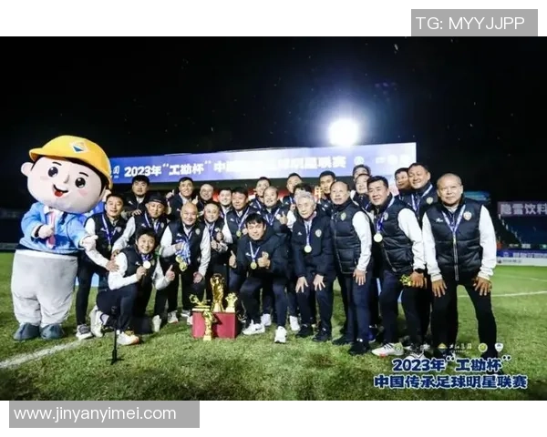 琪琪爱足球的梦想之路：从小球迷到绿茵场上的闪耀明星